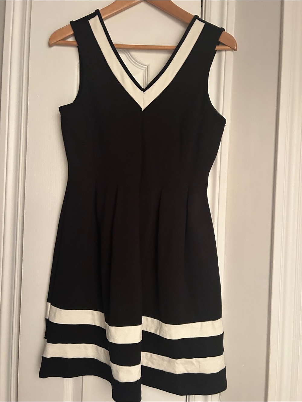 Monteau Black Dress with White V‑Neck and Hem Stripes